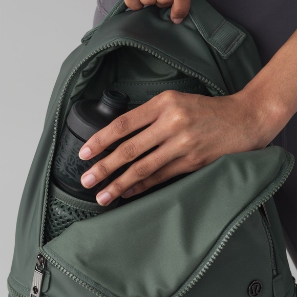 Lululemon Go Lightly Bag 12L - Picture 12 of 16